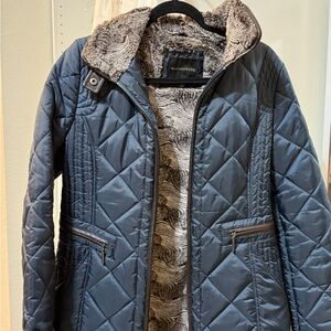 Weatherproof Blue Puffer Jacket with Quilted Design and Hood